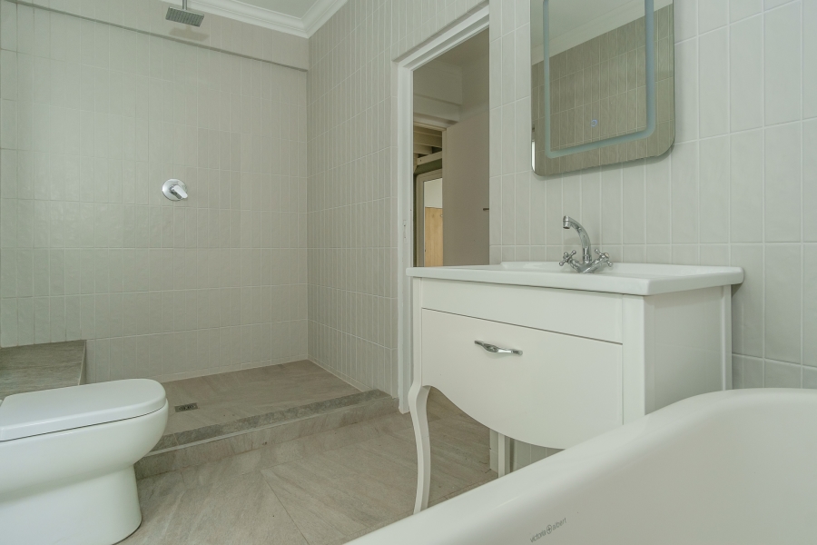 6 Bedroom Property for Sale in Meadowsteads Western Cape